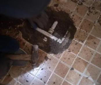 井研卫生间漏水维修公司为您分享下卫生间渗水如何处理及注意事项
